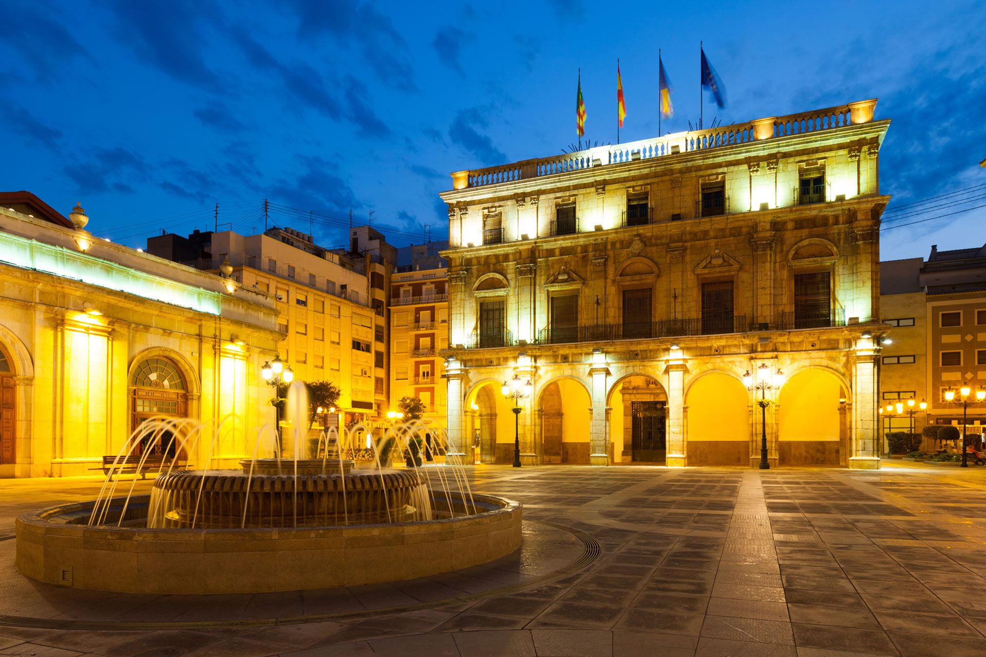 Castello City Hall at night (ES)
