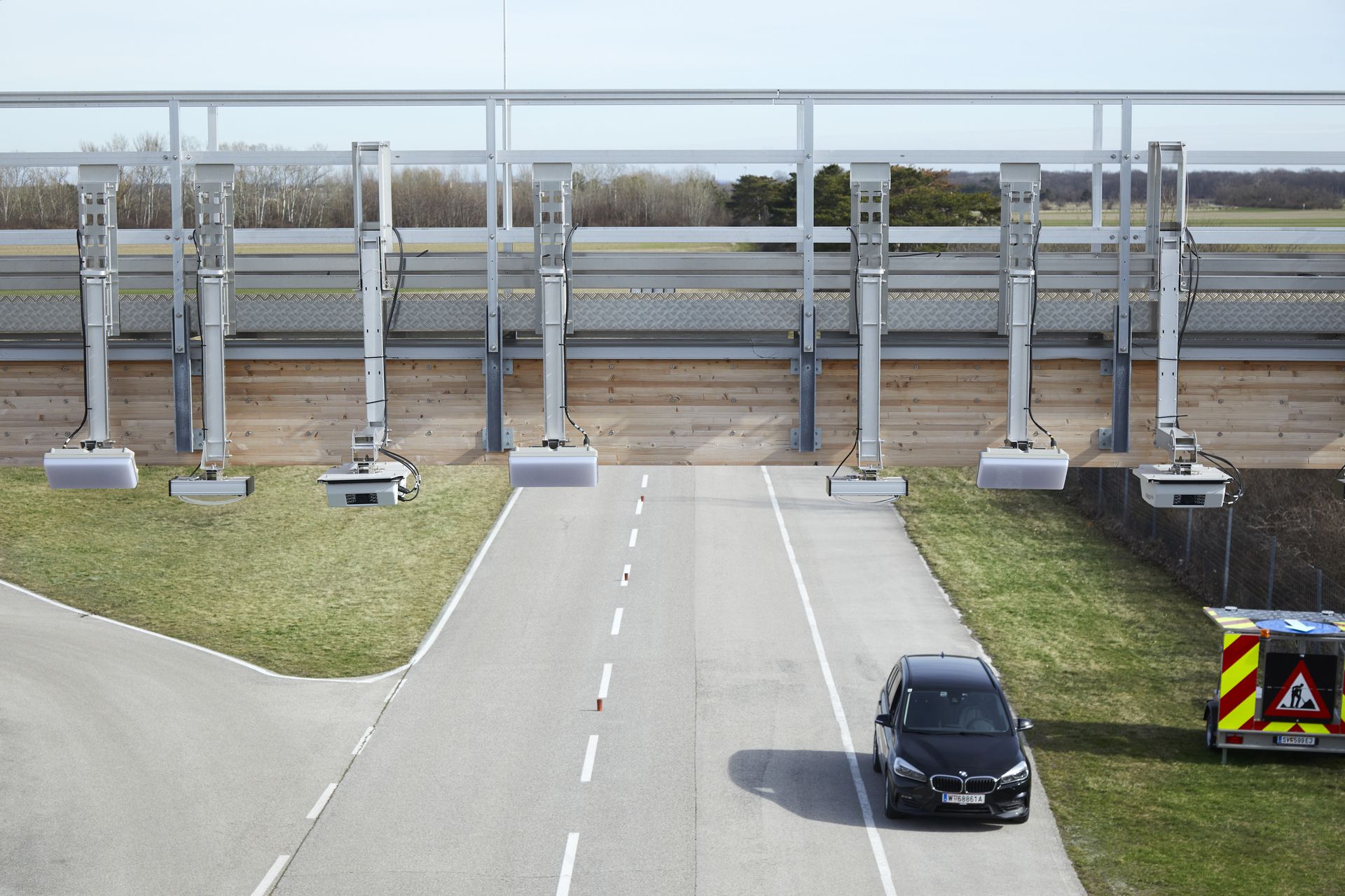 © @ Kapsch TrafficCom Ein Fahrzeug fährt unter der Green Gantry