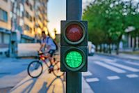 Verkehrsampel mit grünem Lichtsignal