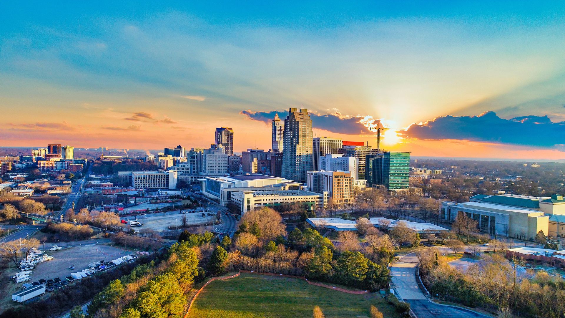 TitelDowntown Raleigh, North Carolina, USA Drone Skyline Aerial