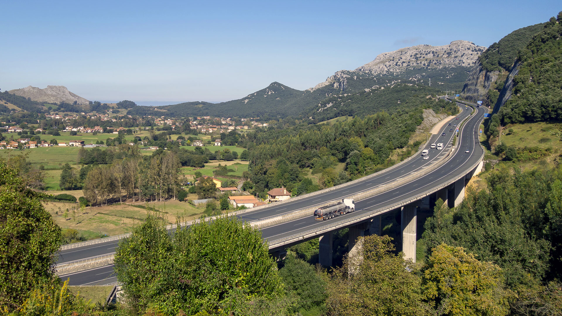 © Bildnachweis: agafapaperiapunta
Creative #: 1082883748
Lizenztyp: Lizenzfrei
Kollektion: iStock / Getty Images Plus KTC7342 Highway-A8 Spain-1920x1079