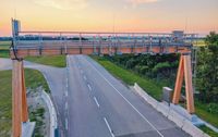 Brücke über eine Straße