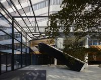Wien Headquarter Europlaza Lobby Treppenaufgang (side view)