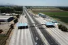 Highway with multiple cars, showcasing Kapsch TrafficCom's advanced mobility solutions in practice.