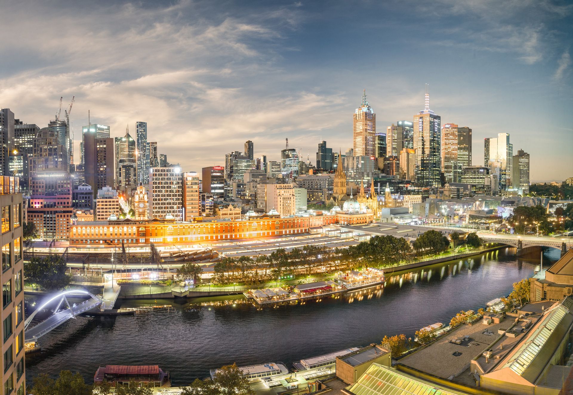 The city of Melbourne (KTC7496)