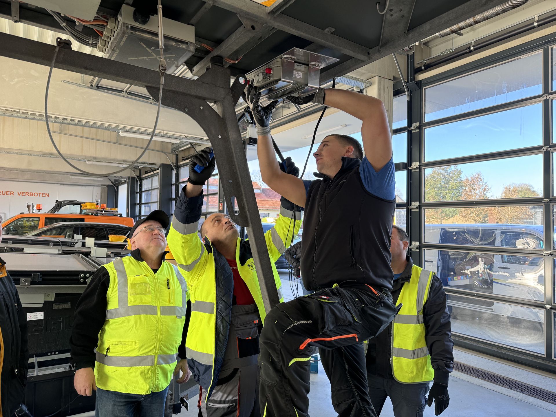 A roadside unit by Kapsch TrafficCom being installed on a German highway message sign 